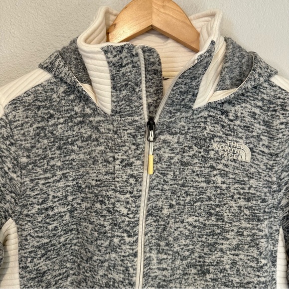 The North Face Women’s Indi 2 Hooded Fleece Jacket - Picture 5 of 13